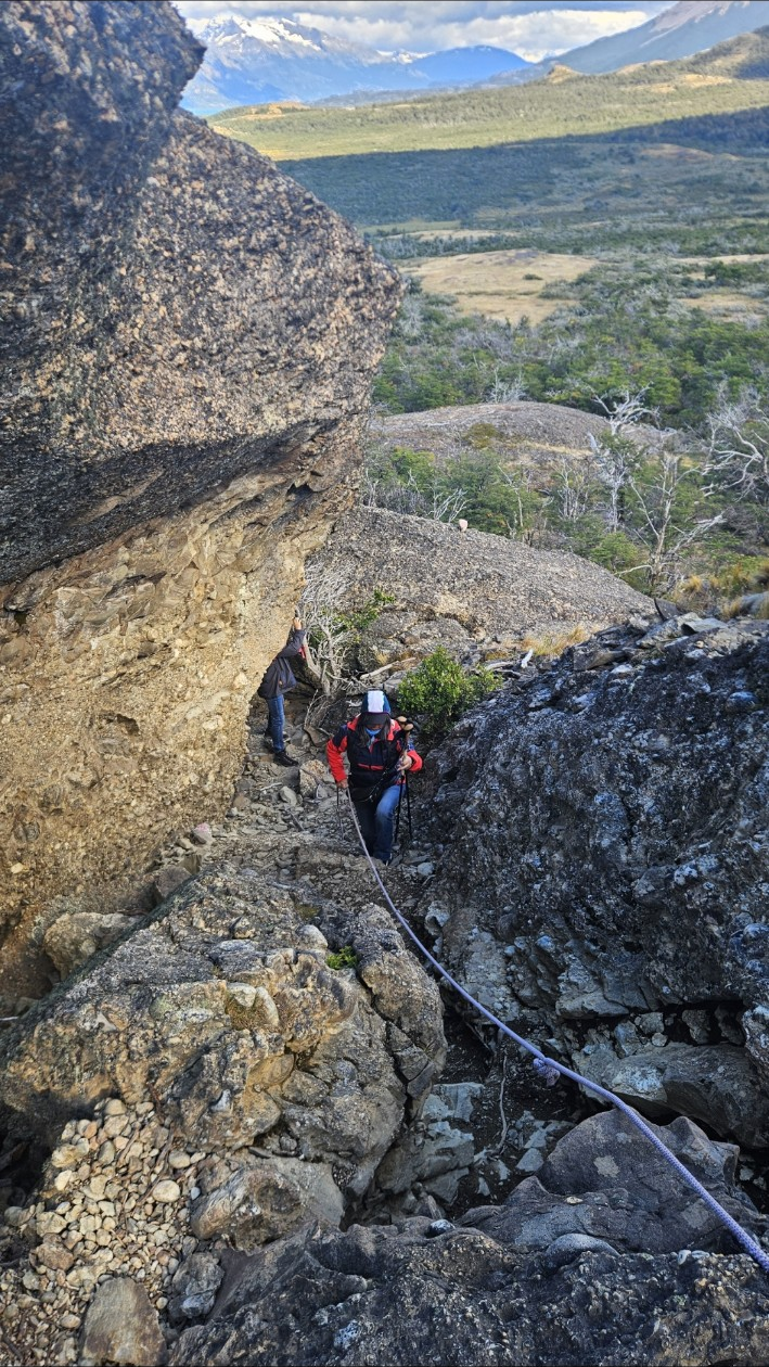 Pasajeros recorriendo Rupestre Patagonia